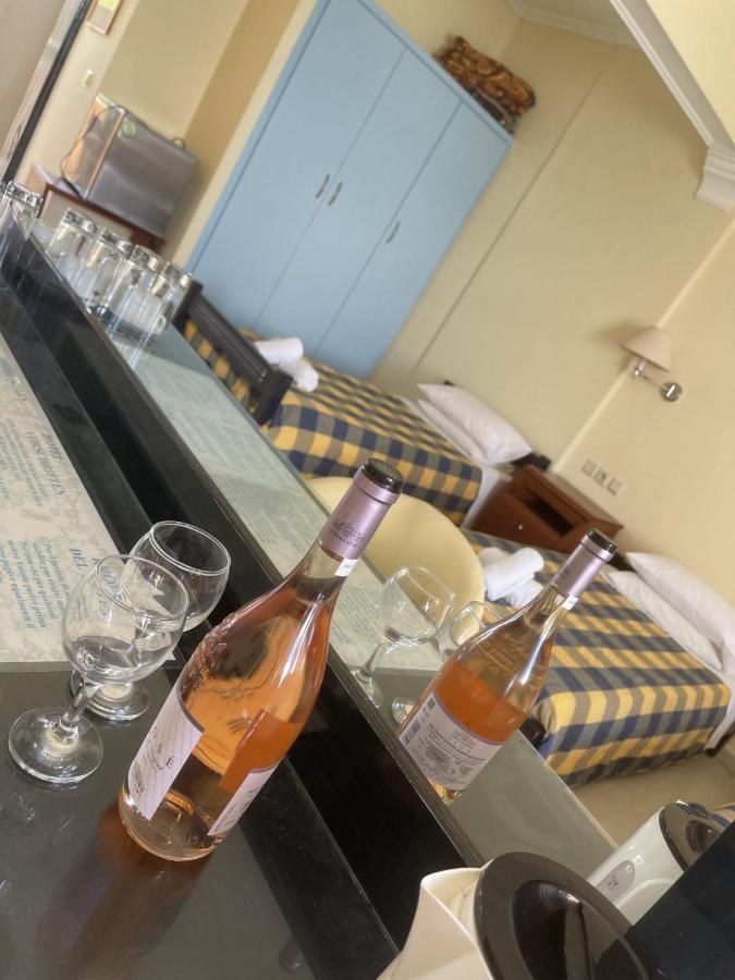 Christina Hotel 메손기 외부 사진