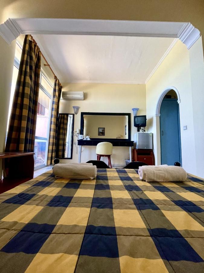 Christina Hotel 메손기 외부 사진